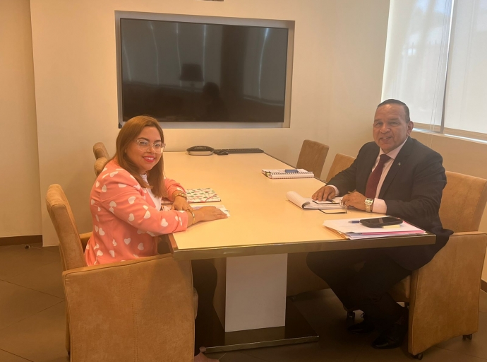 President nobo di SIMAR Angelique Quijada a bay reuni cu Ministro